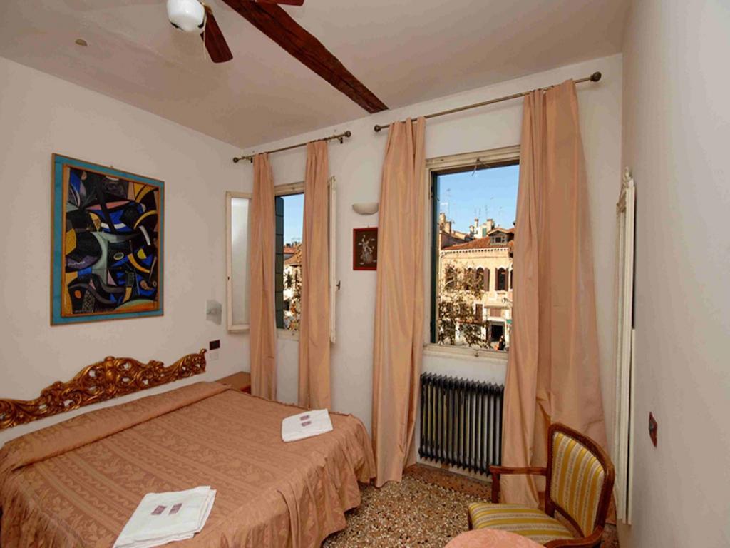 Hotel Antico Capon Venedik Oda fotoğraf