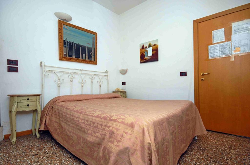 Hotel Antico Capon Venedik Oda fotoğraf